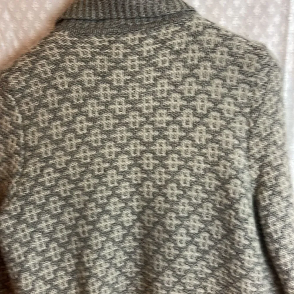 Anne Taylor LOFT gray sweater - size Large - Picture 7 of 9